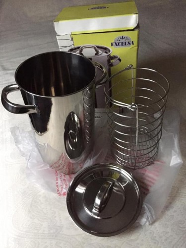 Immagine di Pentola rotonda in acciaio inox con cestello estraibile per asparagi e non solo.