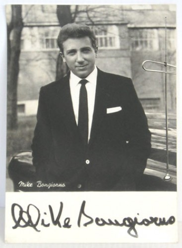 Immagine di Vera fotografia di Mike Bongiorno con autografo, anno 1956