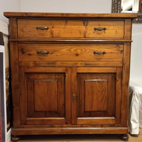 Immagine credenza in arte povera