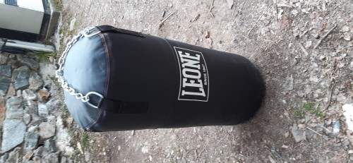 Immagine Sacco boxe con guantoni e ferramenta per allenamento