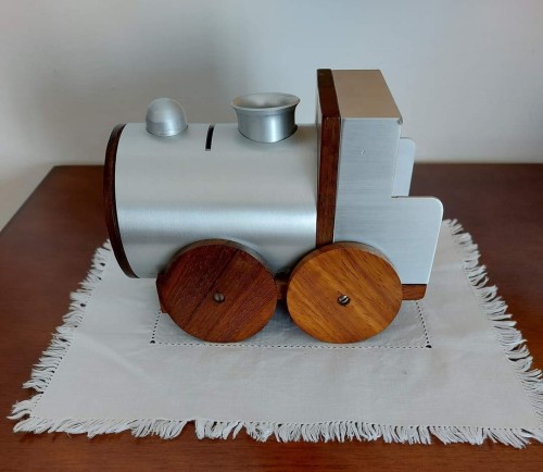 Immagine di salvadanaio a forma di locomotiva