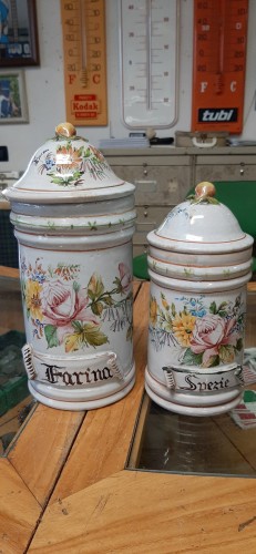 Immagine di barattoli in ceramica