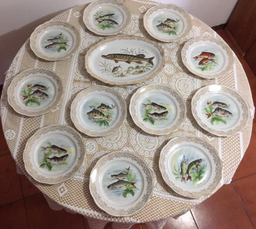Immagine di servizio da pesce per 11 persone con piatto di portata ovale,in porcellana francese anni 60