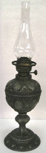 Immagine di Lume a petrolio in rame. Periodo fine ‘800. Alto cm 58.