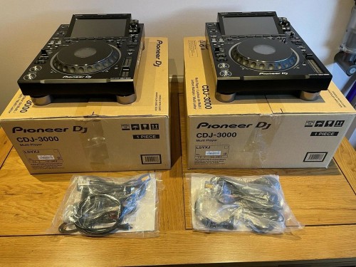 Immagine Pioneer CDJ-3000 Multi-Player / AlphaTheta Euphonia DJ Mixer / Pioneer DJM-A9 DJ Mixer / Pioneer DJM-V10-LF DJ Mixer / Pioneer DJM-S11 / Pioneer CDJ-2000NXS2 / Pioneer DJM-900NXS2 / Denon DJ Prime 4+ / AlphaTheta XDJ-AZ / Pioneer OPUS-QUAD / Pioneer XD