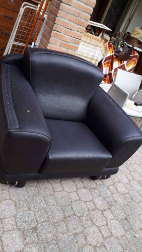 Immagine di poltrona in pelle nera BEKOS