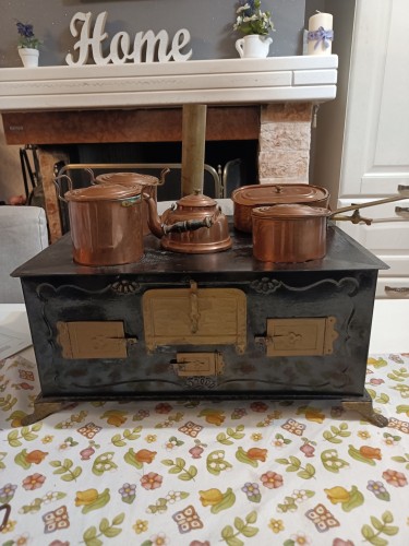 Immagine di cucina giocattolo dei primi del 900