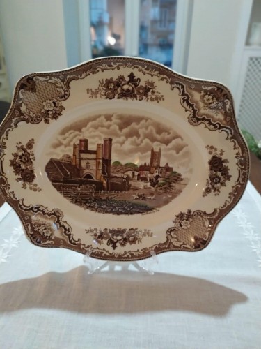 Immagine Transferware Jhonson Bros, Old Britain Castles Brown, grande piatto ovale cm 32 x 28, risalente alla prima metà del XX secolo.