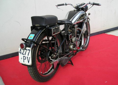 Immagine MOTO BIANCHI FRECCIA D’ORO 175 di Cilindrata - Realizzata dalla Bianchi nel 1933 Targata PV 4277 Telaio N. 44043 Appartenuta a S.E. BENITO MUSSOLINI,
