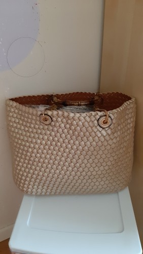 Immagine di BORSA CON MANICI IN LEGNO PRATICAMENTE NUOVA!!!