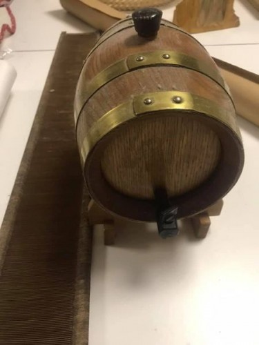 Immagine Piccola botte con supporto Tutta in legno