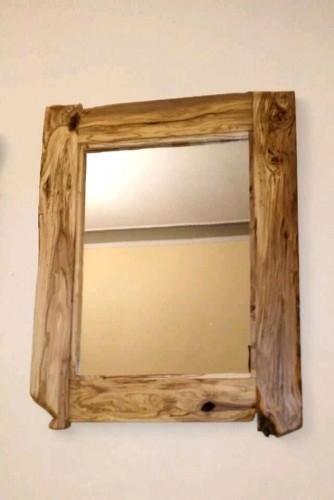 Immagine Specchio in cornice di ulivo.