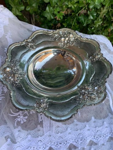 Immagine Centrotavola vintage in silver con decoro a rilievo