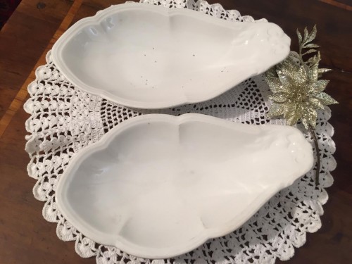 Immagine di graziose salsiere a forma di conchiglia,marchiate Ginori,in porcellana bianca