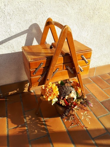 Immagine vecchio porta fili da cucito