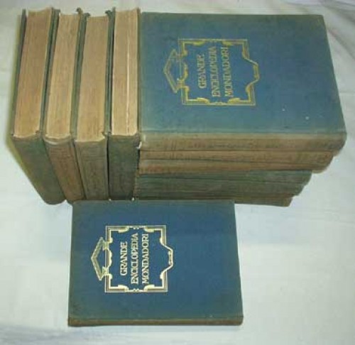 Immagine di Grande Enciclopedia Mondadori, storia, arte, varità, lettere e scienza. Stampata nel 1927, 12 volumi