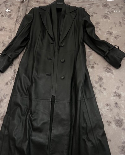 Immagine di CAPPOTTO IN PELLE NERO CON COLLO E POLSINI PELLICCIA