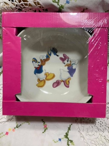 Immagine ciotola in porcellana bianca raffigurante Paperino e Paperina