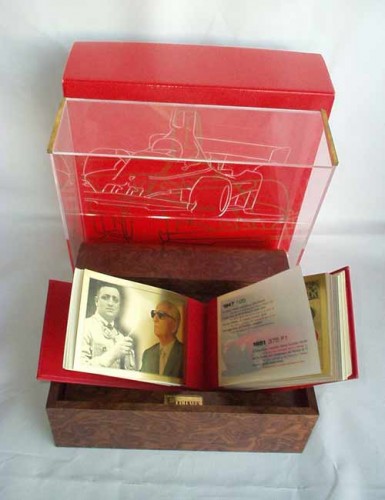 Immagine di Libro d' oro della Ferrari edizione strettamente limitata (49pezzi)