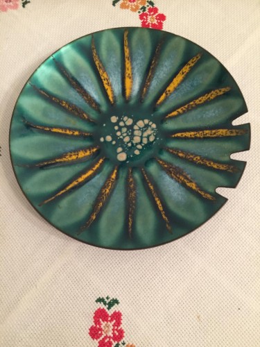 Immagine di Raro “piatto” posacenere in rame e decorato in smalto , design “Laurana - Rami d’arte - Pesaro “