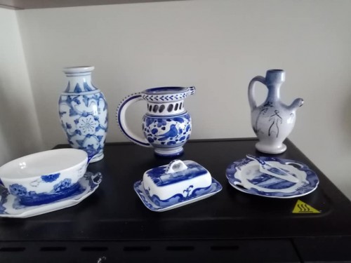 Immagine di Articoli bianco blu da collezione, barattol caffè e zucchero