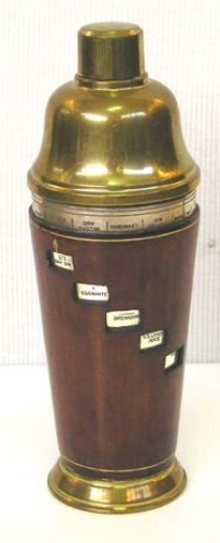 Immagine di “Angostura Bitter”, dosatore per bevande e schiccheratore. Periodo primi ‘900. Misura cm 24 x 10.