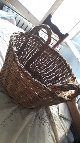 Immagine di cesta in vimini con manici