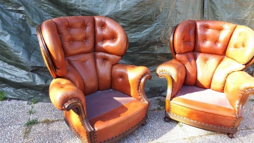 Immagine di poltrone in pelle con struttura in legno buona