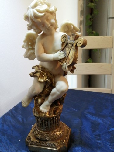 Immagine di Bellissimo Angelo che suona la lira