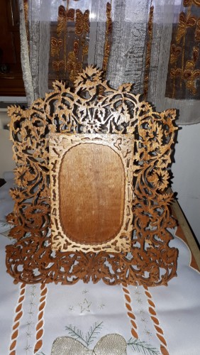 Immagine cornice insolita In legno lavorato a traforo...