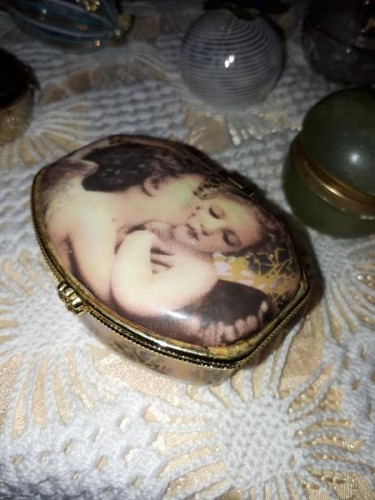 Immagine di portapasticche con angioletti