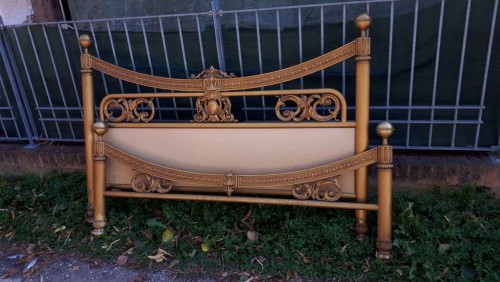Immagine di letto matrimoniale ottone con rete è in ottone pieno misura 200x180