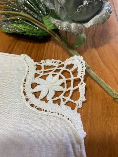 Immagine 6 tovaglioli da tavola in cotone bianco con inserto ad uncinetto nell’angolo