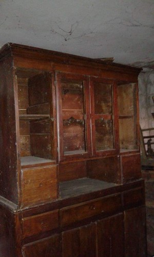Immagine di CREDENZA ANTICA